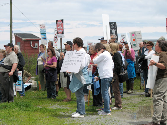 fpmb-rally-many-signs-winkelman